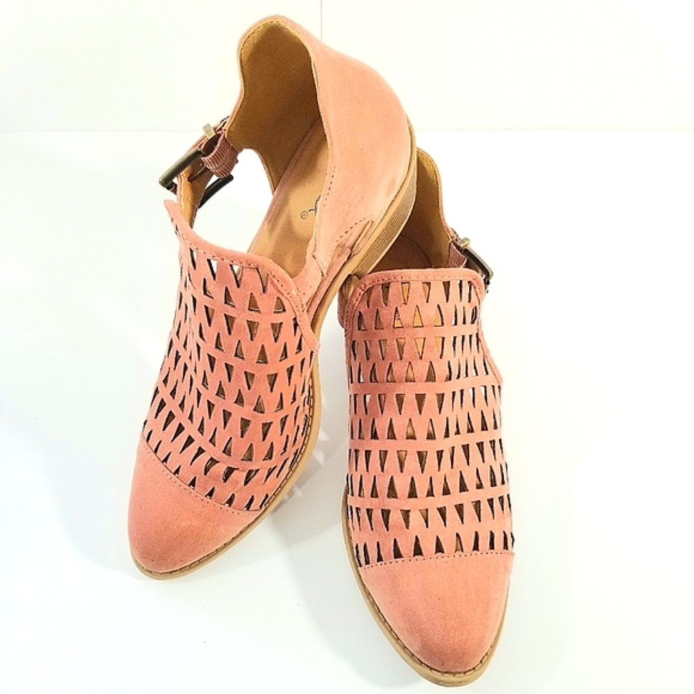 NWOT Qupid Womans Rose Colored Booties Sz.8